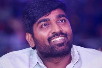 அச்சு அசல் நடிகர் விஜய் சேதுபதி போலவே இருக்கும் நபர்- செம வைரல் போட்டோ, ஆச்சரியத்தில் ரசிகர்கள்