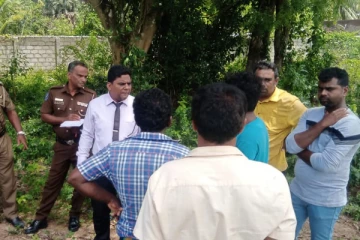 தூக்கில் தொங்கிய படி மீட்கப்பட்ட சடலம்..! அம்பாறையில் சம்பவம்