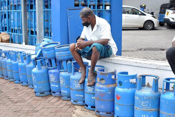 இன்று  ஒரு இலட்சத்து இருபதாயிரம்   சிலிண்டர்கள் விநியோகம்! | Twenty Thousand Cylinders Delivered Today