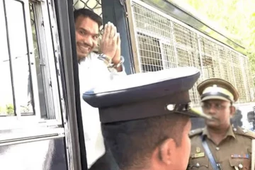 සුළු මොහොතකට පෙර නාමල් ස්ථිර ත්‍රිපුද්ගල මහාධිකරණයට පැමිණෙයි