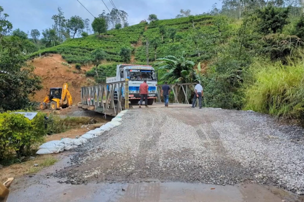ஹட்டன் - நோர்டன் பிரிட்ஜ் பிரதான வீதியில் போக்குவரத்துக்கு அனுமதி | Bridge Main Road From Hatton To Nordenbridge ஹட்டன் - நோர்டன் பிரிட்ஜ் பிரதான வீதியில் போக்குவரத்துக்கு அனுமதி | Bridge Main Road From Hatton To Nordenbridge