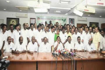 நாளை கூடுகிறது அதிமுக மாவட்ட செயலாளர்கள் கூட்டம் - இபிஎஸ் திடீர் அழைப்பு