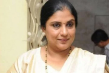 பிரசாரத்தின் போது ஸ்ரீபிரியாவிடம் காசு கேட்ட நபரால் பரபரப்பு