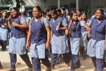 காய்ச்சல் எதிரொலி - புதுச்சேரி பள்ளிகளுக்கு விடுமுறை!