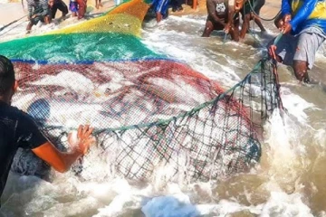 கொள்ளையர்களால் பாதிக்கப்படும் மட்டக்களப்பு மீனவர்கள்