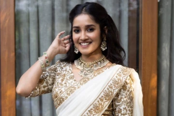 தாவணியில் நடிகை அனிகா சுரேந்திரன் அழகிய போட்டோஷூட்