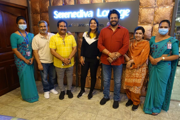 ஸ்ரீலங்கன் எயார்லைன்ஸ் விமானத்தில் இளையராஜா! | Popular Singers On Srilankan Airlines Flight