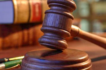 குற்றவாளியாக இனங்காணப்பட்ட இரு நீதிபதிகள் பணி நீக்கம்