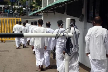 வெசாக் பூரணை தினத்தை முன்னிட்டு நூற்றுக்கணக்கான கைதிகளுக்கு விசேட பொது மன்னிப்பு