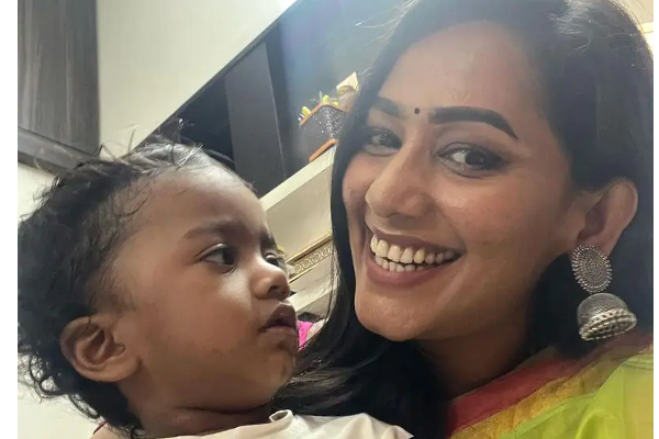 யோகி பாபுவின் மகனா இது? அடையாளம் தெரியாமல் வளர்ந்துட்டாரே! எப்படி இருக்கின்றார் தெரியுமா? | Yogi Babu Son Veshaga Viral Photos யோகி பாபுவின் மகனா இது? அடையாளம் தெரியாமல் வளர்ந்துட்டாரே! எப்படி இருக்கின்றார் தெரியுமா? | Yogi Babu Son Veshaga Viral Photos