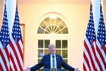 அமெரிக்க வெள்ளை மாளிகையில் CNN மற்றும் சில ஊடகங்களுக்கு தடை ; ட்ரம்ப் அதிரடி அறிவிப்பு
