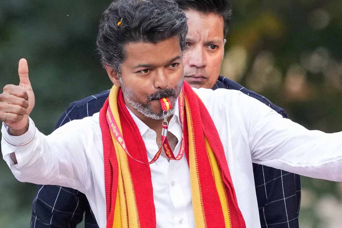 முதலமைச்சர் வருகை: கரூரில் பலத்த போலிஸ் பாதுகாப்பு | Cm Joseph Vijay To Visit Karur Today முதலமைச்சர் வருகை: கரூரில் பலத்த போலிஸ் பாதுகாப்பு | Cm Joseph Vijay To Visit Karur Today