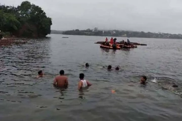 ஆற்றில் மூழ்கிய ஒரே குடும்பத்தில் 12 பேர்... நடுங்கவைக்கும் சம்பவத்தின் பின்னணி