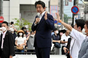 பிரதமர் அலுவலகம் முன்பு ஒருவர் தீக்குளித்து தற்கொலை!