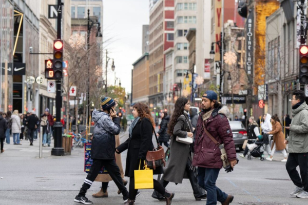 விடுமுறை காலத்தை கனடியர்கள் கூடுதலாக செலவிட்டுள்ளனர் | Holiday Retail Spending Set To Rise