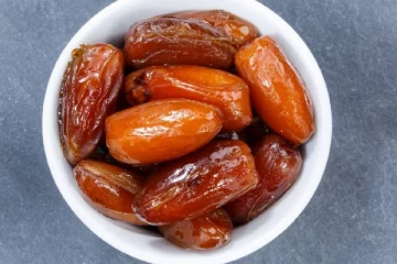 தினமும் 2 பேரிச்சம் பழத்தை ஊறவைத்து சாப்பிட்டால் கிடைக்கும் நன்மைகள்