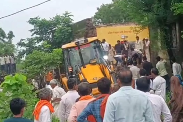 இந்தியாவில் இடிந்து வீழ்ந்த பாடசாலை கட்டிடம் : 4 மாணவர்கள் பலி | School Building Collapses In Rajasthan 4 Dead