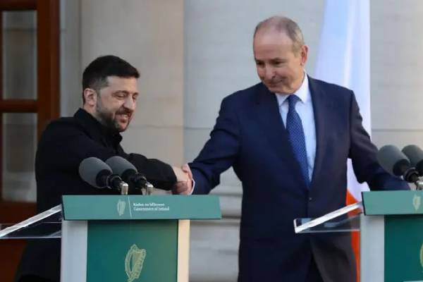 வெளிநாட்டில் ஜெலென்ஸ்கிக்கு உயிர் பயம் காட்டிய ட்ரோன்கள்: தீவிர விசாரணை முன்னெடுப்பு | Drones Seen Zelenskyy Landed Dublin வெளிநாட்டில் ஜெலென்ஸ்கிக்கு உயிர் பயம் காட்டிய ட்ரோன்கள்: தீவிர விசாரணை முன்னெடுப்பு | Drones Seen Zelenskyy Landed Dublin