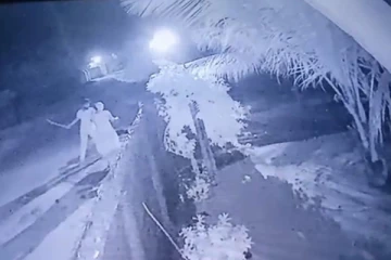 யாழில் வயோதிப தாயாரின் வீட்டை சேதப்படுத்திய இளைஞன்(Photos)