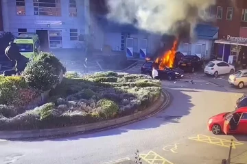 பிரித்தானியாவில் தற்கொலைகுண்டுதாரியுடன் வெடித்துச் சிதறும் கார்: கமெராவில் சிக்கிய அதிரவைக்கும் காட்சி