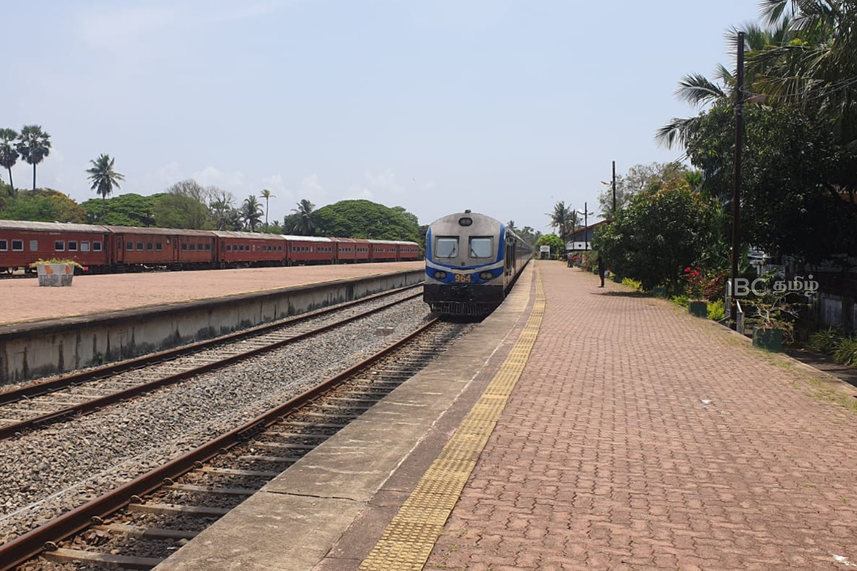 கொழும்பு கல்கிசை - காங்கேசன்துறை இடையிலான தொடருந்து சேவைகள் ஆரம்பம்! | Train Services Colombo Mount Lavinia Kks Commence
