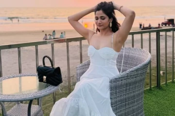 மாடர்ன் லுக்கில் அசத்தும் பிக்பாஸ் நடிகை லாஸ்லியா!! புகைப்படங்கள்..