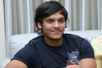 எரிக்கப்பட்ட சொகுசு விடுதி - மௌனம் கலைத்தார் மகிந்தவின் புதல்வர்