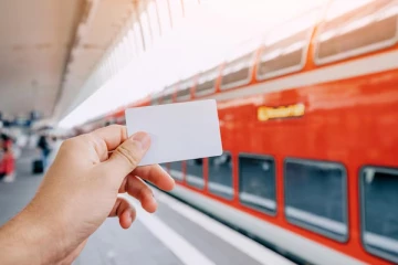 ரயில் பயணிகளுக்கு ப்ரீபெய்டு கார்ட் !