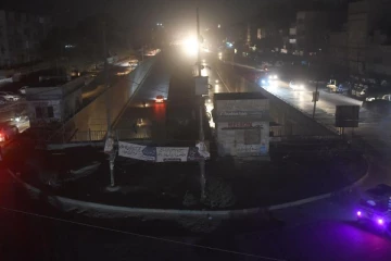 இருளில் மூழ்கிய பாகிஸ்தான் ; பரிதவிக்கும் மக்கள்!