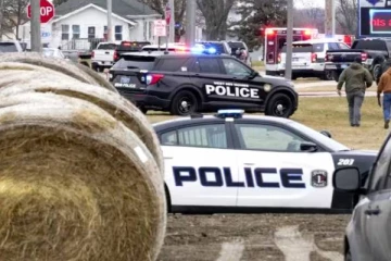 வெளிநாடொன்றில் பொதுமக்கள் மீது துப்பாக்கிச்சூடு! இருவர் பலி: பலருக்கு காயம்