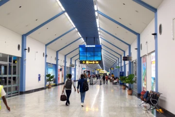 கட்டுநாயக்க விமான நிலைத்தில் பெண் ஒருவரின் மோசமான செயல் அம்பலம்