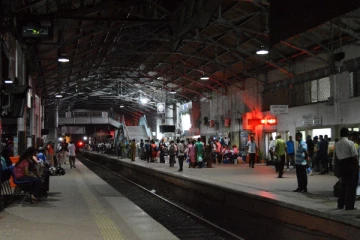 புகையிரத சேவைகள் ஸ்தம்பிதம்!