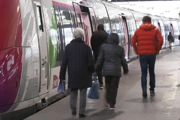 ஒரு நிமிட தாமதத்திற்கு 90 பிராங்க் அபராதம்! சுவிஸ் ரயில்வேவுக்கு பதிலடி கொடுத்த முதியவர்..