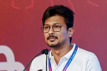 அப்பாவை தூக்கி எறிந்த தமிழக மக்கள் ; மகன் எதிர்க்கட்சித் தலைவர்
