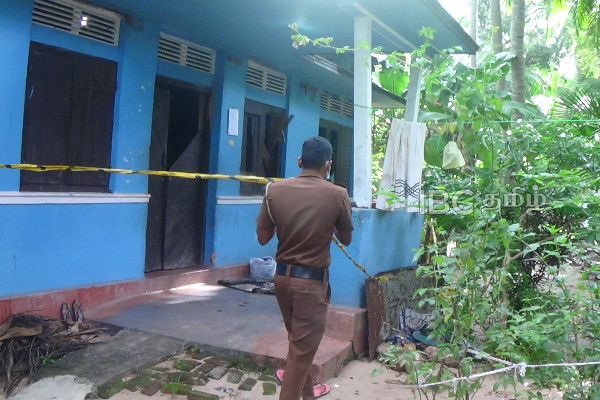 வெளிநாட்டிலிருந்து வந்து தனிமையில் வசித்த பெண் மர்ம மரணம் - வெளியாகியுள்ள தகவல்! | Batticalo Kalkuda Death Police Investigation East