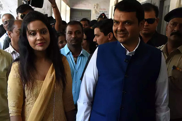 துணை முதல்வரின் மனைவி -2 வருடமாக ஆபாச டார்ச்சல் கொடுத்த பெண்! | Woman Arrested For Defaming Amruta Fadnavis