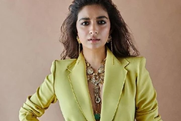 நடிகை கீர்த்தி சுரேஷ்-ஆ இது? இப்படியொரு போட்டோஷூட்டுக்கு மாறிட்டாங்களே..