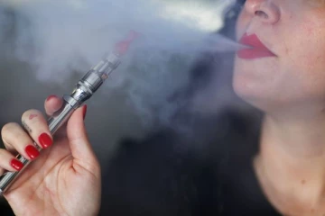 இ-சிகரெட்டை பயன்படுத்த தடை போட்ட நியூசிலாந்து!