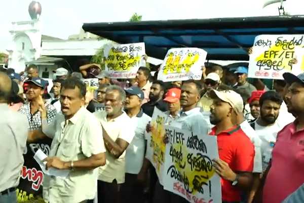 கொழும்பில் பாரிய போராட்டம் - காவல்துறை குவிப்பு (காணொளி) | Court Stops Akd S Protest March