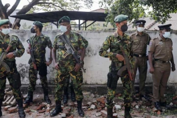 முகாமில் இருந்து தப்பியோடிய இராணுவ வீரரின் திருட்டு -மடக்கிப்பிடித்த மக்கள்
