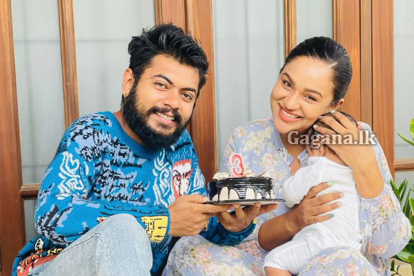 සිය සැමියාගේ පොතට අපහාස කළ පුද්ගලයෙකුට එල්ල කළ චෝදනාවට මාධවී ප්‍රසිද්ධියේ සමාව ඉල්ලයි - අදාළ පාඨකයා වන්දියකුත් ඉල්ලයි | Madhavi Issues Public Apology