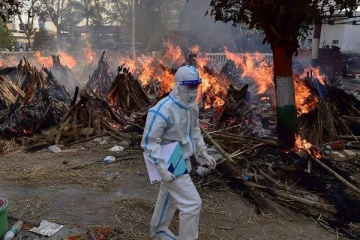 இந்தியாவில் தொடரும் சோகம்! ஒரே நாளில் 2,37,03,665 பேர் பாதிப்பு - இப்படிக்கு உலகம்