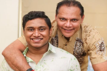 காதலியுடன் காரில் சென்ற எம்பி மகனிடம் கொள்ளை!