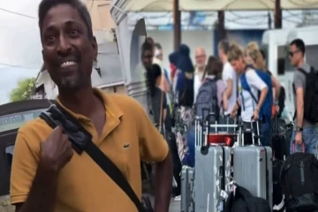 ரஷ்ய சுற்றுலா பயணிகளை வியப்பில் ஆழ்த்திய இலங்கையர்!
