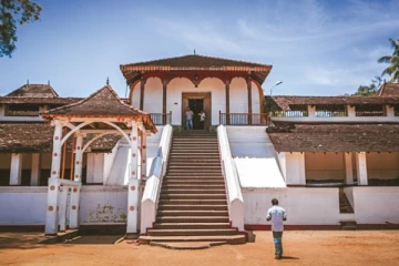 හෙට දින නියම කර තිබූ සබරගමුව මහ සමන් දේවාලයේ නිලවරණය ගැන අධිකරණය දුන් නියෝගය..