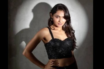 டூபீஸ் ஆடையில் கிளாமர் போஸ்!! பிசாசு நடிகையின் கவர்ச்சி புகைப்படம்..