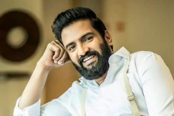 இன்னும் எத்தனை திருமணம் செய்வது, சந்தானத்தை அதிர்ச்சியாக்கிய ரசிகரின் கேள்வி