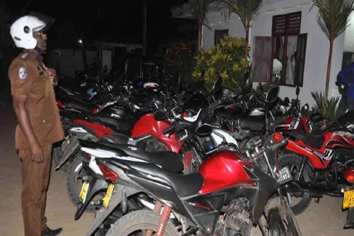 பல்கலைக்கழகத்திற்கு அருகில் சாகசம் ; 22 இளைஞர்களுக்கு இறுதியில் காத்திருந்த ட்விஸ்ட் | 22 Youths Who Performed A Stunt Near A University