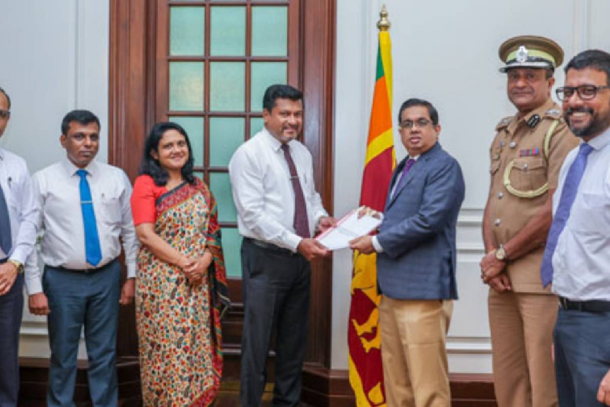 மக்களை தவறாக வழிநடத்தும் ஐ.தே.கவின் ஊடக அறிக்கை!விமர்சிக்கும் சட்டத்தரணி மனோஜ் நாணயக்கார | Unp Sri Lanka Galagoda Aththe Gnanasara மக்களை தவறாக வழிநடத்தும் ஐ.தே.கவின் ஊடக அறிக்கை!விமர்சிக்கும் சட்டத்தரணி மனோஜ் நாணயக்கார | Unp Sri Lanka Galagoda Aththe Gnanasara