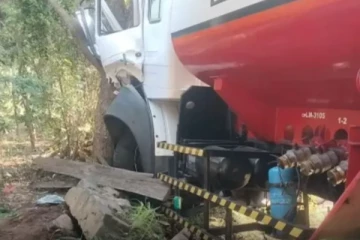 திருகோணமலைக்கு பயணித்த பெற்றோல் பவுசர் விபத்து